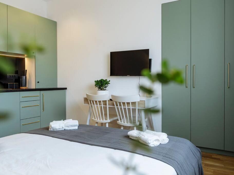 Beautiful Modern Studio - Cismigiu Park - Netflix Bukares Bagian luar foto