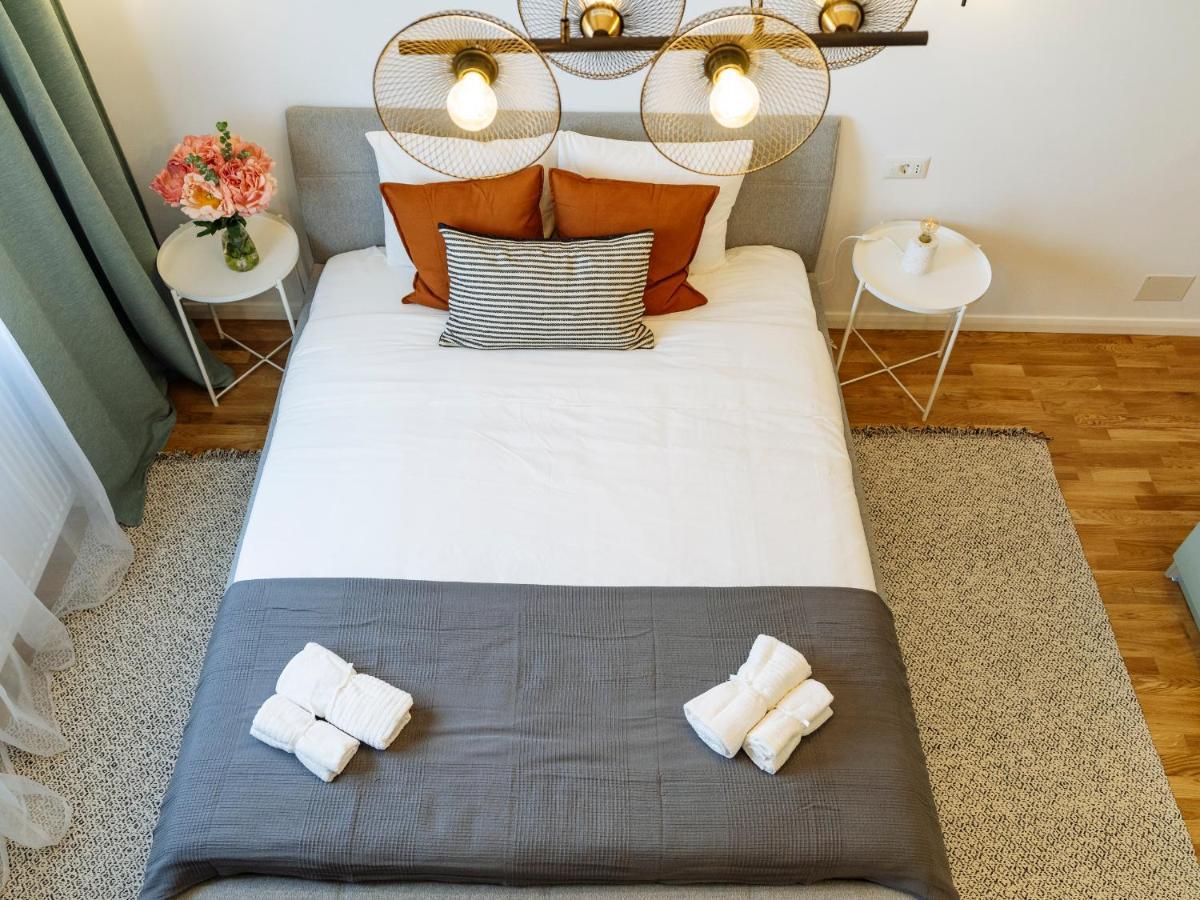 Beautiful Modern Studio - Cismigiu Park - Netflix Bukares Bagian luar foto